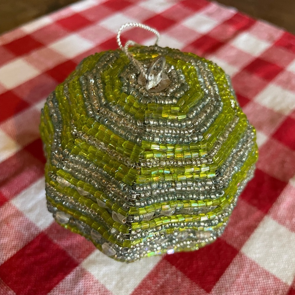 Set of 4 beaded ornaments - Picture 2 of 3